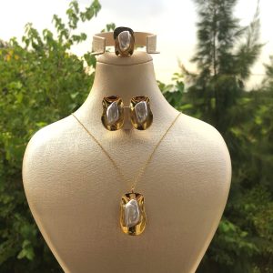 "طقم لؤلؤة الذهـب – Pearl d'Or"